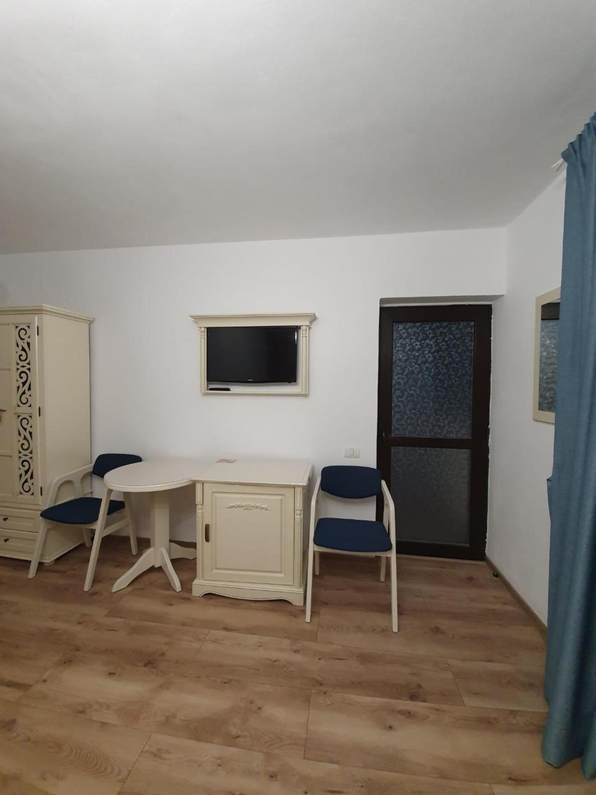 Pensiunea Iasmina Si Pescarul Calimanesti Exterior photo