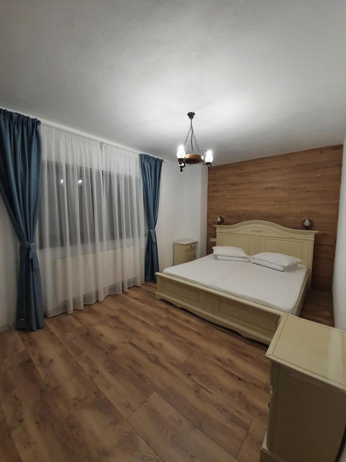 Pensiunea Iasmina Si Pescarul Calimanesti Exterior photo