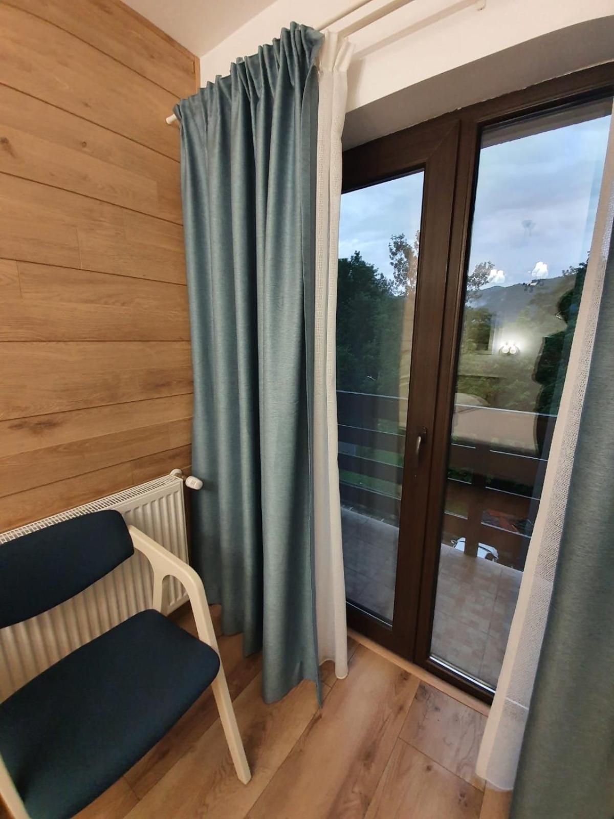 Pensiunea Iasmina Si Pescarul Calimanesti Exterior photo
